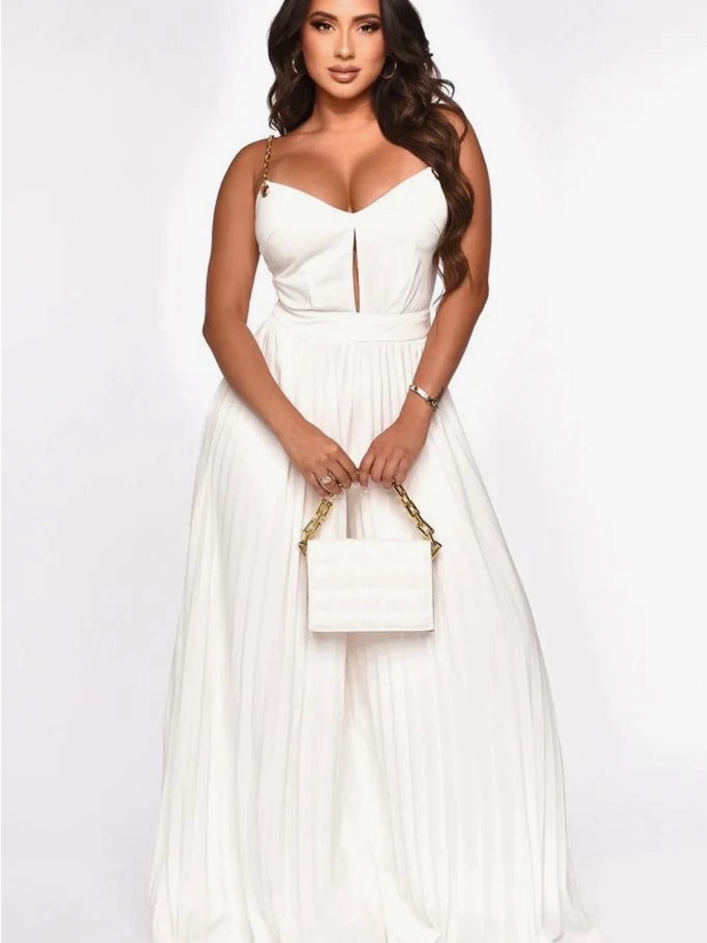Elegant White Pleated Maxi Dress with Sweetheart Neckline